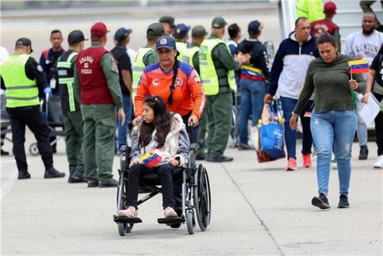 فنزويلا تستأنف رحلات إعادة المهاجرين بالاتفاق مع أمريكا