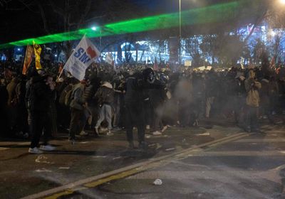 نقل رئيس بلدية إسطنبول إلى السجن واستمرار الاحتجاجات