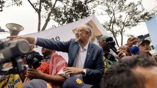 سفير جنوب أفريقيا المطرود من واشنطن يعود لبلاده