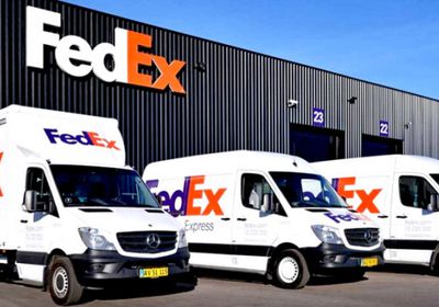 تراجع سهم "فيديكس" بعد توقعات بانخفاض أرباحها المالية