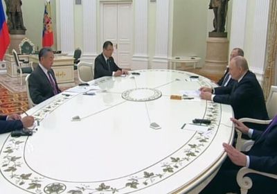 الرئيس الروسي يستقبل وزير الخارجية الصيني في الكرملين