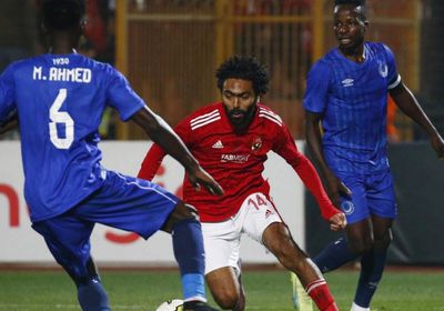 الأهلي المصري يتخطى الهلال بصعوبة في ذهاب أبطال أفريقيا