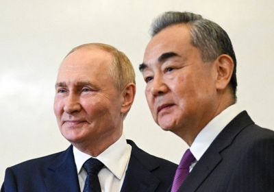 وزير الخارجية الصيني يلتقي بوتين في موسكو