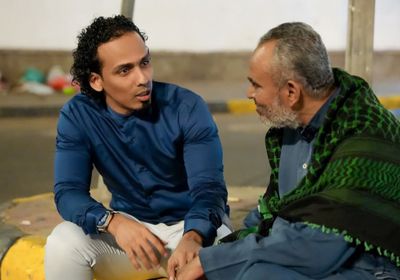 السقاف يدعم خبير قانون دولي يعمل "بائع كعك"