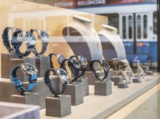 تراجع صادرات الساعات السويسرية مع تباطؤ الطلب العالمي