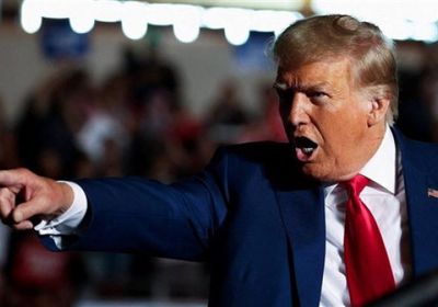 ترامب يوثق لحظة استهداف عشرات الحوثيين بضربة أمريكية