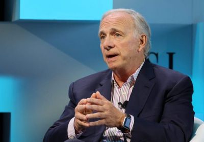 راي داليو: رسوم ترامب الجمركية استعداد لصراع دولي