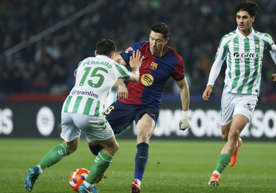 برشلونة يسقط في فخ التعادل أمام ريال بيتيس بالدوري الإسباني
