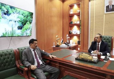محافظ حضرموت يناقش خطط تطوير الكوادر البشرية بالقطاعات العسكرية