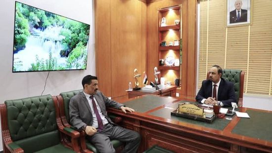 محافظ حضرموت يناقش خطط تطوير الكوادر البشرية بالقطاعات العسكرية