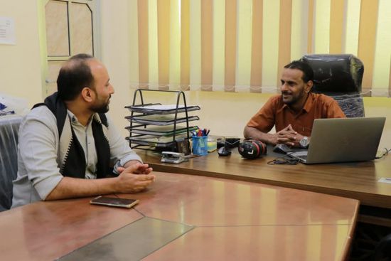 نائب مأمور الشحر يتفقد الانضباط الوظيفي بالمرافق الخدمية