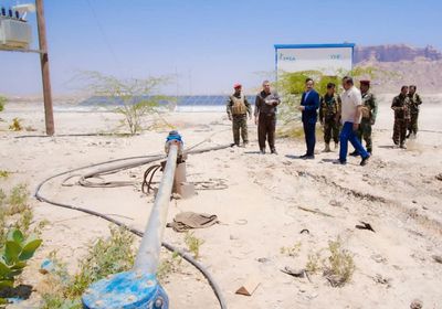 بن الوزير يتابع مشروع حفر آبار المياه في حقل الشبيكة