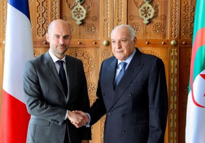 وزير الخارجية الفرنسي يبدأ زيارة رسمية إلى الجزائر