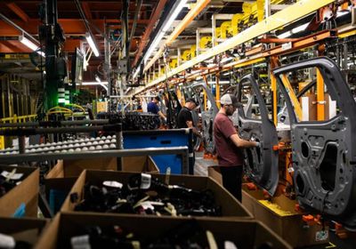 ستيلانتس تسرح العمال وتغلق مصانع بسبب الرسوم الجمركية الأمريكية