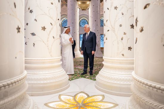 رئيس أرمينيا يزور جامع الشيخ زايد الكبير في أبوظبي
