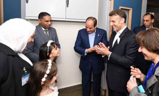 الرئيس السيسي يوجه الشكر لنظيره الفرنسي على دعم الجرحى الفلسطينيين