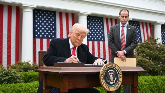 ترامب يعلن فرض رسوم جمركية على واردات الأدوية