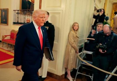 بعد عاصفة الرسوم.. ترامب مطمئنا: ابقوا هادئين