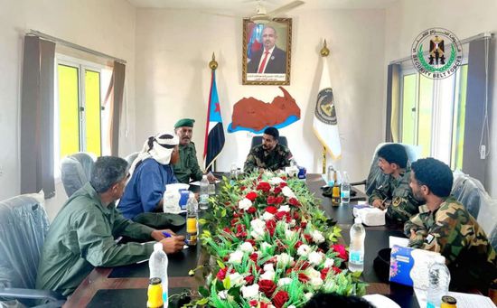 قوات حزام الصبيحة تعزز التنسيق الأمني في المناطق الساحلية