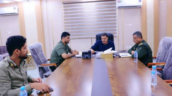 مدير أمن عدن يناقش خطط تطوير خدمات السجل المدني بالعاصمة
