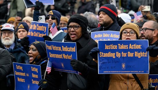 محكمة أمريكية تؤيد قرار ترامب بتسريح آلاف الموظفين