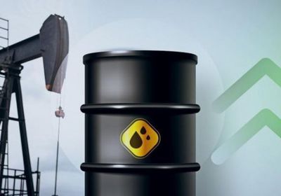 أسعار النفط ترتفع وتقترب من تسجيل خسائر أسبوعية