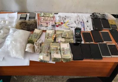مداهمة أمنية في روكب وضبط 4 من مروجي المخدرات