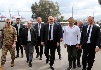 بشكل مفاجئ.. الرئيس اللبناني يتفقد مرافق الدولة