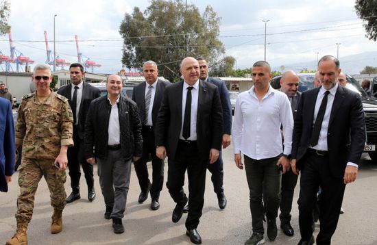 بشكل مفاجئ.. الرئيس اللبناني يتفقد مرافق الدولة