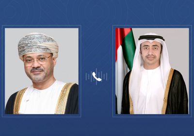 وزير الخارجية الإماراتي يبحث مع نظيره العماني مستجدات المحادثات الإيرانية الأمريكية