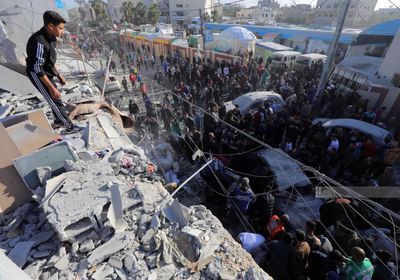 غارات إسرائيلية تستهدف مستشفى شهداء الأقصى بدير البلح