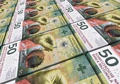 ارتفاع الين والفرنك السويسري مع قيمة تراجع الدولار