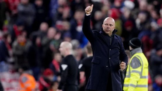 سلوت يشيد بعقلية الفريق مع اقتراب ليفربول من لقب الدوري