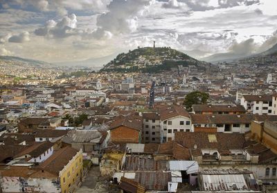 الإكوادور تختار رئيسًا في سباق انتخابي محتدم