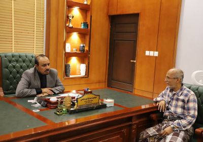 محافظ حضرموت يبحث تعزيز استقرار المواد التموينية