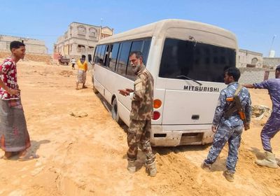 مدير أمن الشحر يتفقد مواقع مجاري السيول في المدينة