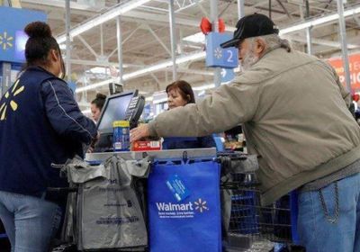 تراجع ثقة المستهلكين الأمريكيين للشهر الرابع على التوالي