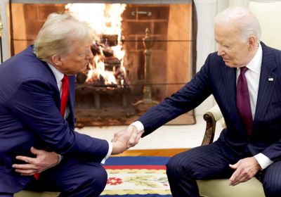 ألحق ضررًا بالبلاد في 100 يوم.. بايدن ينتقد ترامب