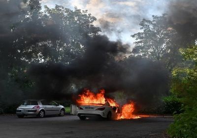 إضرام نيران في سيارات بسجن فرنسي في ثاني موجة من الهجمات