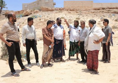 إزالة الاستحداثات في مجاري السيول بمديرية الشحر