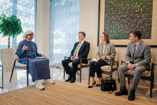 عبدالله بن زايد يستقبل وفد لجنة الشؤون الخارجية بالبرلمان الأوروبي في أبوظبي