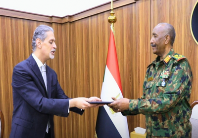 البرهان يتسلم رسالة خطية من الرئيس السيسي