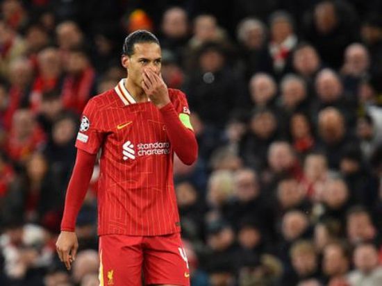  فان دايك يمدد عقده مع ليفربول حتى عام 2027