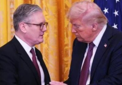 هاتفياً.. ترامب ورئيس وزراء بريطانيا يبحثان الأزمة الأوكرانية وملف إيران