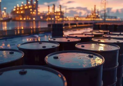 "إتش إس بي سي" يخفض توقعاته لأسعار النفط