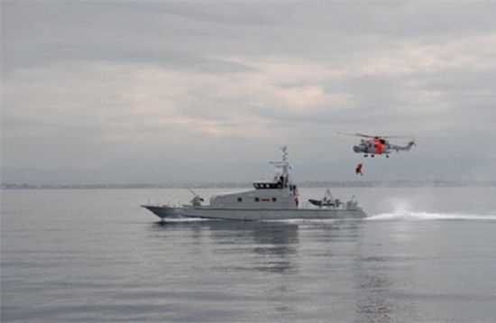 الدفاع الجزائرية: إجلاء 3 بحارة بريطانيين