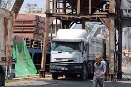 سوريا تعلن وصول أول باخرة قمح إلى اللاذقية منذ الإطاحة بالأسد