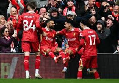 ليفربول يقترب من اللقب ويحسم هبوط ليستر من الدوري الممتاز