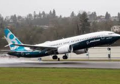 طائرة بوينج ثانية تبدأ رحلة العودة من الصين