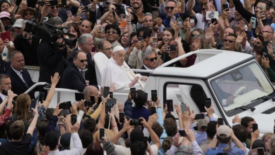 ملك بريطانيا يرسل تعازيه للفاتيكان بعد وفاة البابا فرنسيس